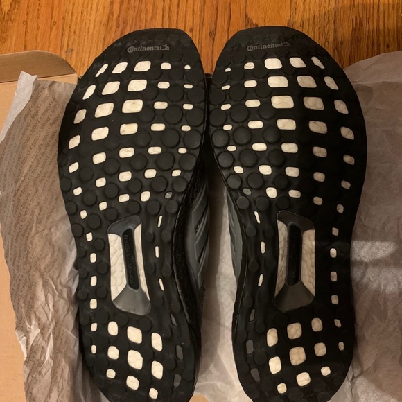 UltraBOOST “Triple Grey” CG3041 main image 5